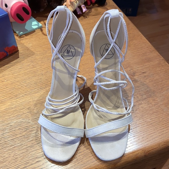 Women’s strappy nude heels - Picture 2 of 3